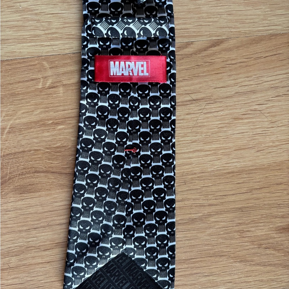 Mens 100% Silk Marvel Neck Tie "The Punisher" Rare and HTF Pattern Licensed